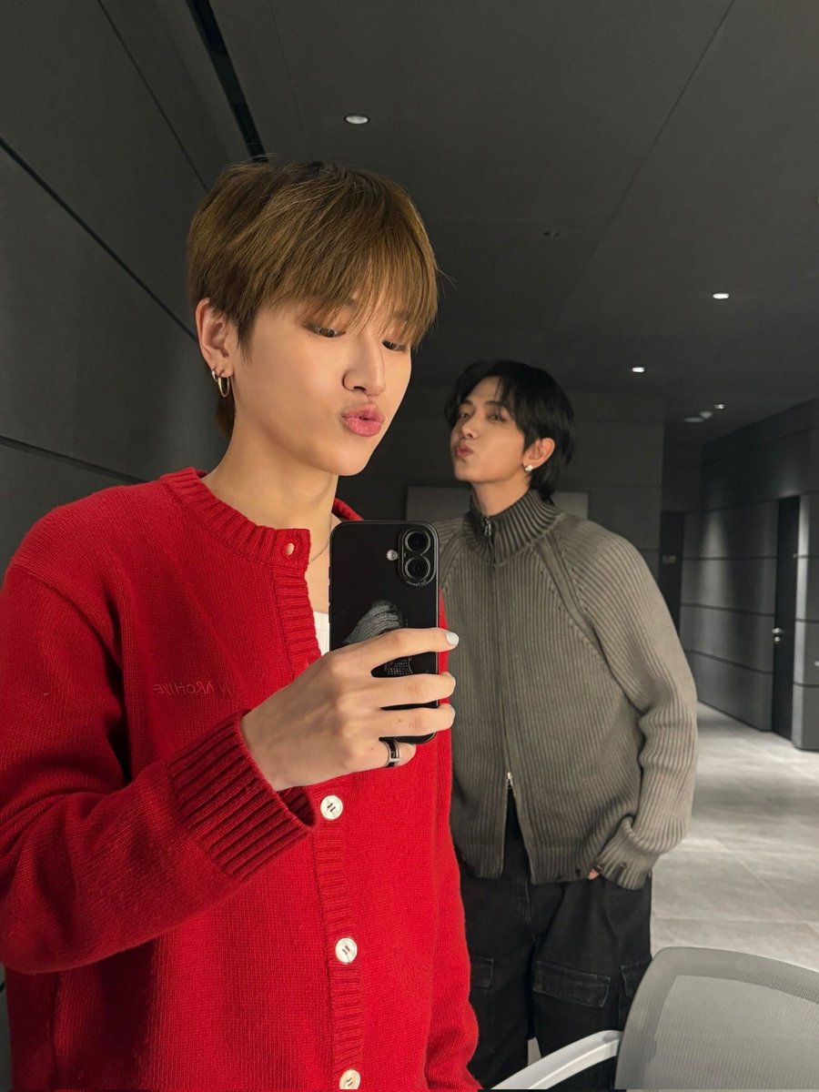 생일편지에
자기야
사랑한다
뽀뽀
이런거 있는데