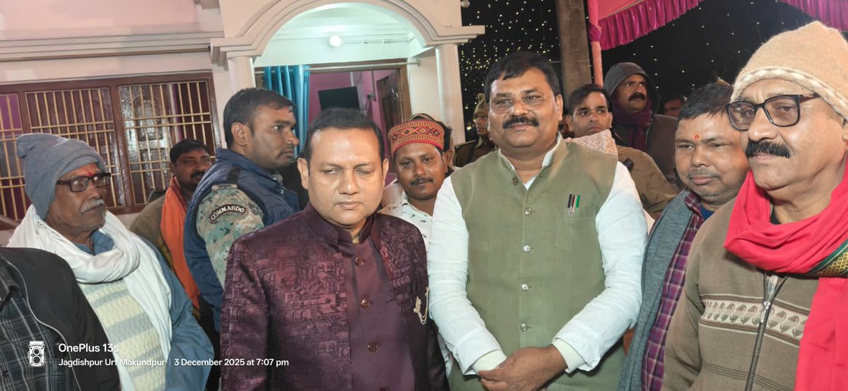 JDUUmeshSingh's tweet image. महनार विधानसभा क्षेत्र के जंदाहा प्रखंड अंतर्गत जगदीशपुर में श्री रंजीत साव जी के यहाँ आयोजित वर–वधु स्वागत समारोह में सम्मिलित होकर नवदम्पत्ति को हार्दिक बधाई एवं शुभकामनाएँ प्रेषित कीं। ईश्वर से उनके सुखमय, मंगलमय एवं समृद्ध दांपत्य जीवन की कामना करता हूँ।