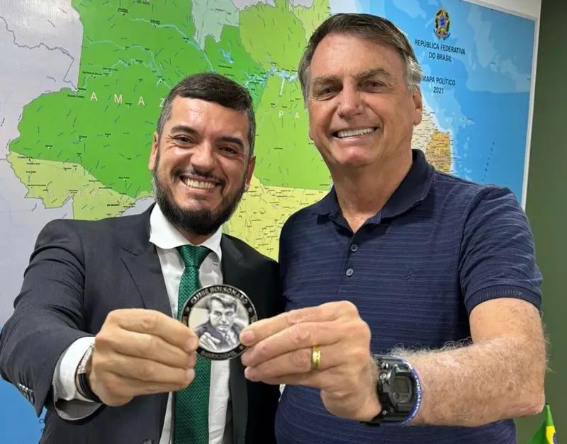 🚨 Rodrigo Bacellar, presidente da Alerj, foi preso pela PF por suspeita de vazar informações sigilosas da Operação Zargun, que levou à prisão do deputado TH Joias. Política e crime se associam no Rio de Janeiro. É o andar de cima, dos engravatados, que patrocina a barbárie!