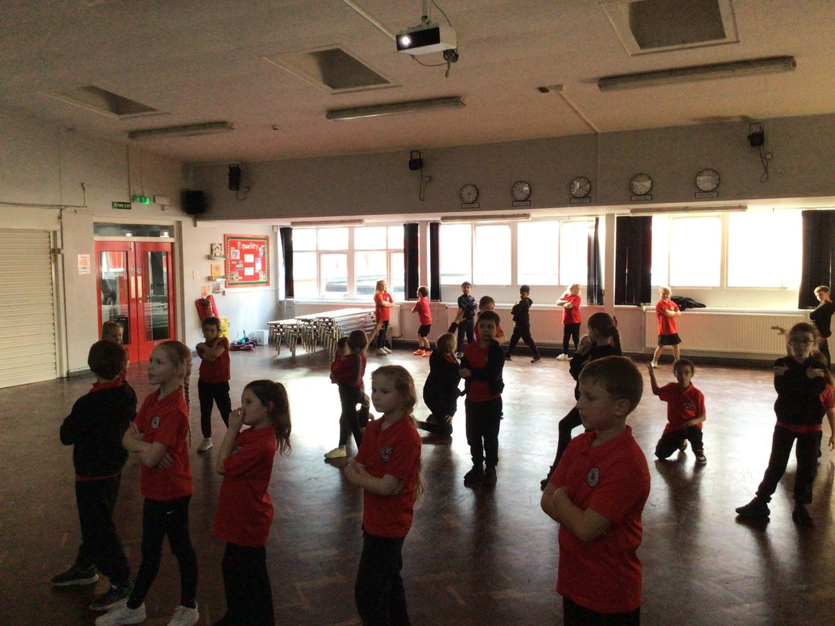 In PE this half term, Year 3 have been learning new dance skills. We hope you enjoy these pictures of Mr Farr's class showing off their dance moves.