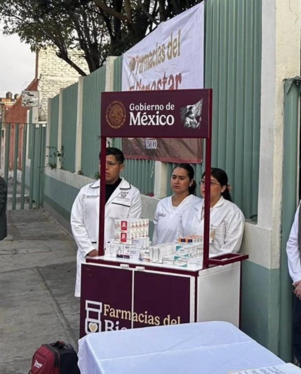 En vez de admitir que la cagaron hace 7 años y la han cagado desde entonces, crean estos puestos de feria indignos para los que atienden y a los que atienden.