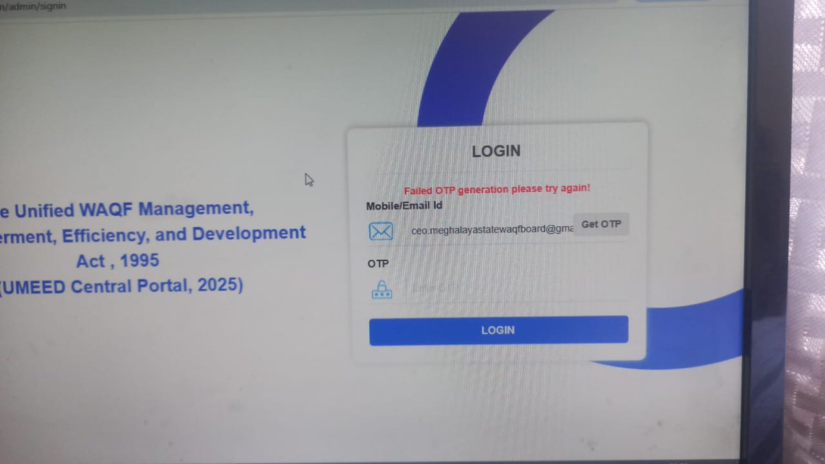 VoxShadabKhan's tweet image. आदाब दोस्तों, करोड़ों लोगों के रजिस्ट्रेशन संभालने वाली चुनाव आयेग की वेबसाइट सालों से बिना रुके चल रही है, चुनाव आते ही पूरा देश उसी सिस्टम पर निर्भर होता है, फिर भी कभी “सर्वर डाउन” नहीं होता।

लेकिन जब बात आई है, मुस्लिम वक़्फ़ रजिस्ट्रेशन की, तो UMEED पोर्टल कई दिनों से ठप…