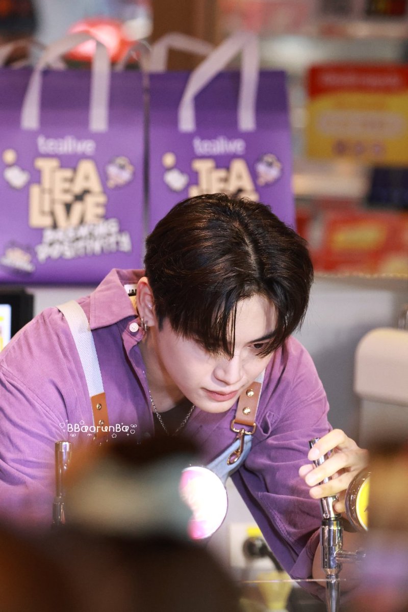 สุดหล่อตั้งใจฟุด ๆ ✊🏻♥️

BOUNPREM X TEALIVE | #TealivexBounPrem 
— ♡⁠˖⁠꒰⁠ #bb0un ꒱ •⁠ᴗ⁠•