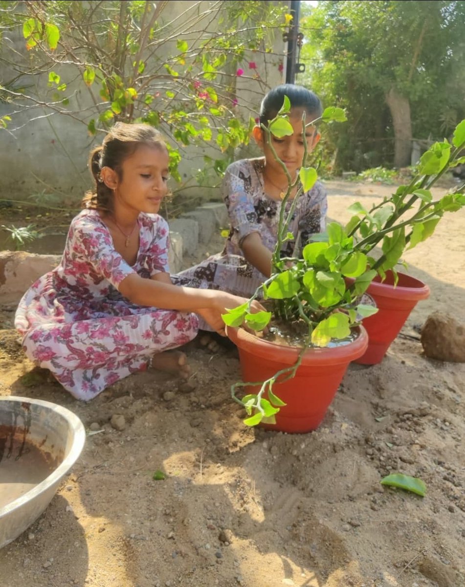 UtthanAdani's tweet photo. To support a slow learner, focus on breaking down information into smaller parts, using multiple learning styles, providing a distraction-free environment, and setting realistic goals #adanifoundation #utthan https://t.co/iNxVJnGoIM