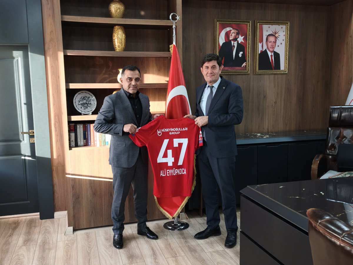 Mardin 1969 Spor Asbaşkanı Sayın Veysi Duyan, İl Millî Eğitim Müdürümüz Sayın Ali Eyyüpkoca'yı ziyaret ettiler. Nazik ziyaretleri için kendilerine teşekkür ederiz. 
<a href="/tcmeb/">Millî Eğitim Bakanlığı</a> 
<a href="/Yusuf__Tekin/">Yusuf Tekin</a> 
<a href="/tuncay_akkoyun/">Tuncay Akkoyun</a> 
<a href="/ali_eyyupkoca/">Ali Eyyupkoca</a>