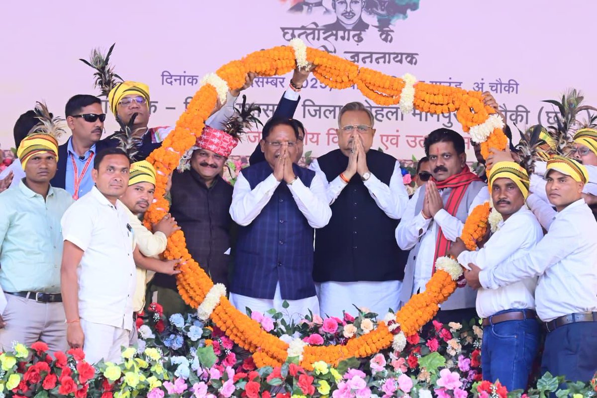 drramansingh's tweet image. आज माननीय मुख्यमंत्री श्री @vishnudsai जी के साथ अंबागढ़ चौकी, मानपुर में आयोजित जनजातीय गौरव सम्मान कार्यक्रम में शामिल होकर आदिवासी समाज की समृद्ध संस्कृति, उनकी परंपराओं और विकास के संकल्प को नमन किया।

इस कार्यक्रम में माननीय मुख्यमंत्री जी द्वारा 475 करोड़ से अधिक लागत के…