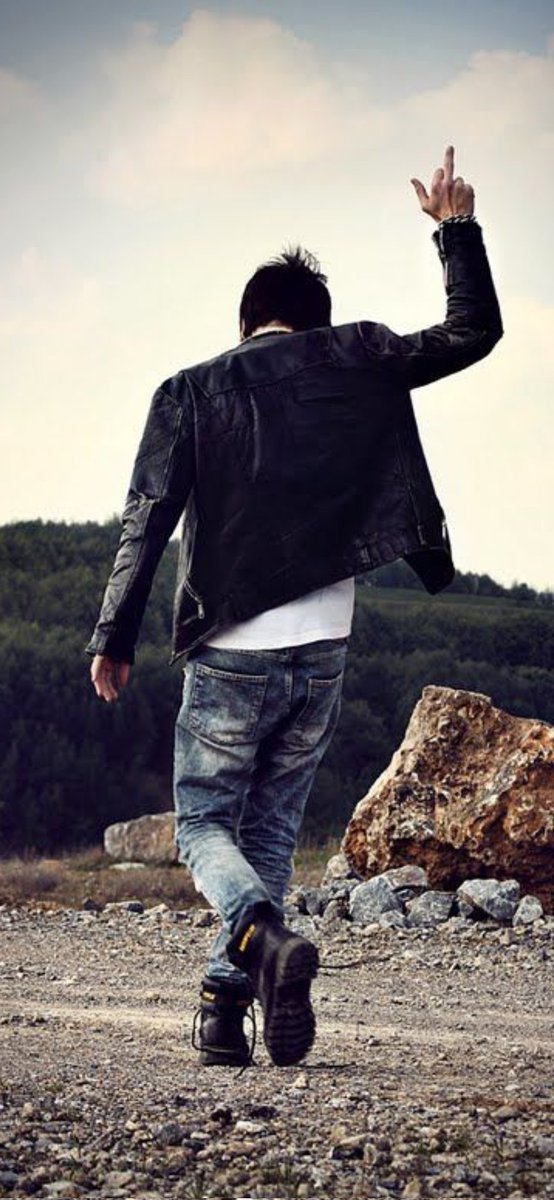 No dejes que termine el día sin haber crecido un poco, sin haber sido feliz. No te dejes vencer por el desaliento. No permitas que nadie te quite el derecho a soñar en grande. La vida nos enseña y nos convierte en protagonistas de nuestra propia historia.