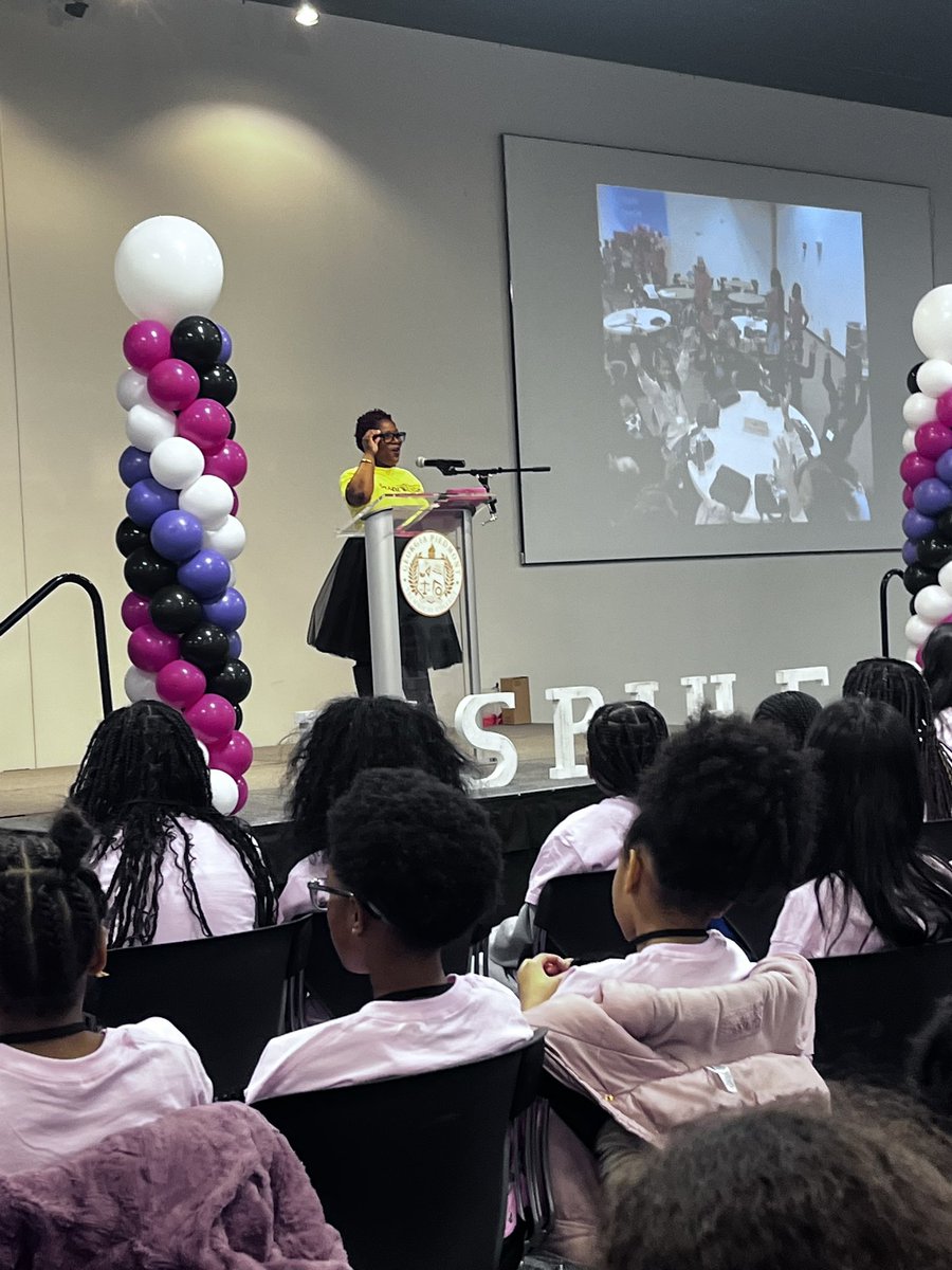 DowdyOHES_MC's tweet image. Oak Hill Ready for InspiHer: Code Like A Girl! We are SO excited! @OHES_Covington @NewtonCoSchools @E3TechGirl @tutuedtech @shebriej @Lori_McGovern