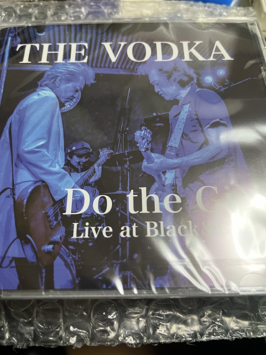 ライブレコーディングして、ミックスとマスタリングを担当したCDが届いた
嬉しい！
本日スタジオの為、先行発売のライブには顔だせなかったんだけど、沢山の人に聞いてもらいたい！