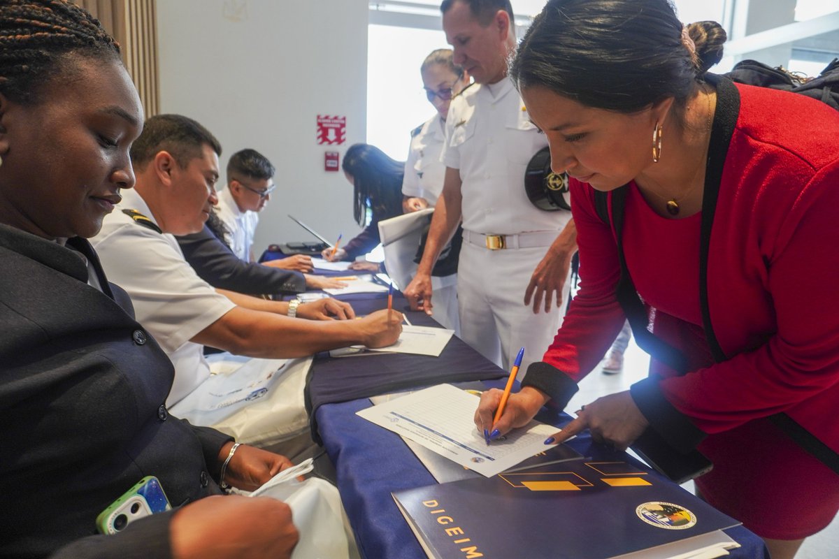 Participamos en las Jornadas Marítimas 2025, organizada por DIGEIM de la <a href="/armada_ecuador/">Armada del Ecuador</a> con el apoyo de la <a href="/UTEG_ec/">UTEG</a> y WildAid. En este evento se analizaron los desafíos de Ecuador, en el marco de los compromisos internacionales sobre conservación oceánica.
