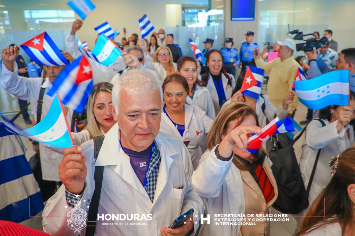 En el #DíaDeLaMedicinaLatinoamericana 🩺🌎nuestro reconocimiento y gratitud a todos los médicos de la región, en especial a los galenos cubanos 🇨🇺 en #Honduras 🇭🇳, ejemplo de solidaridad, profesionalismo y compromiso con la salud del pueblo hondureño.