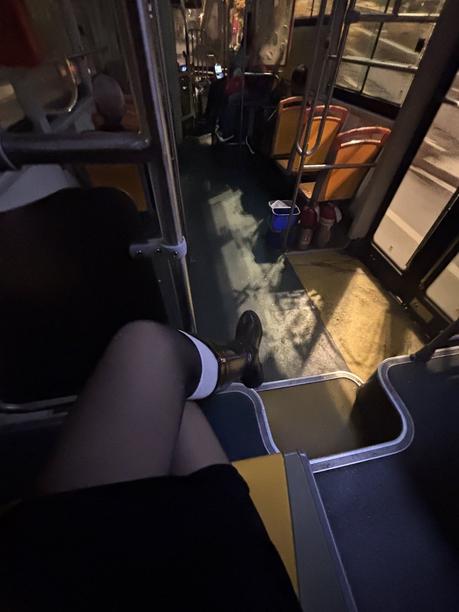 S09092496's tweet photo. cds广州本周末找m  要求：接受脚插嘴羞辱调教等 不血腥不xing 地点：户外 #cds  #户外调教 #长靴 #伪娘 https://t.co/dNp4X5nt1Z