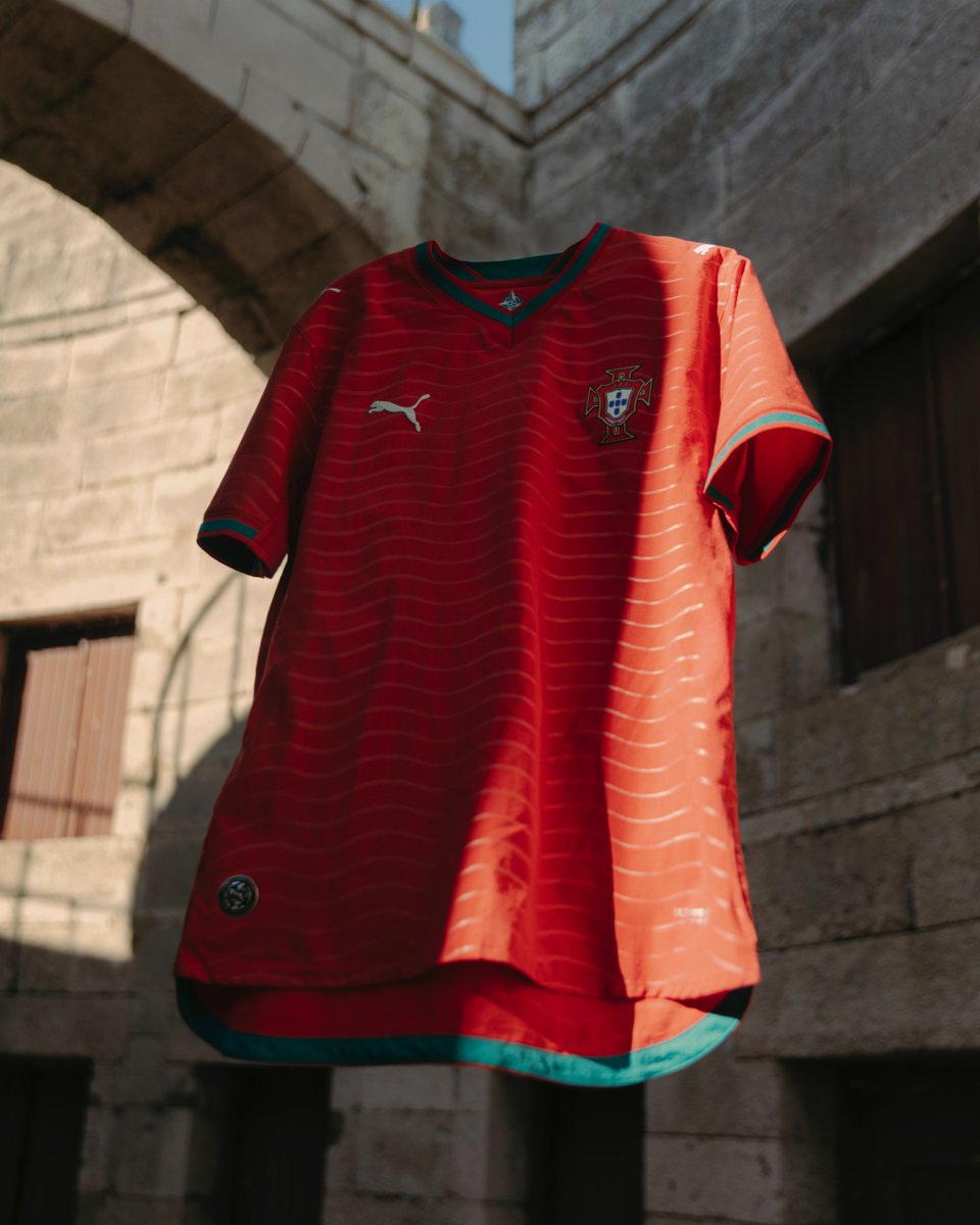 selecaoportugal's tweet image. Energia do mar. Coração de uma nação. 🇵🇹🌊

#PortugalStore | @pumafootball | @amn_portugal