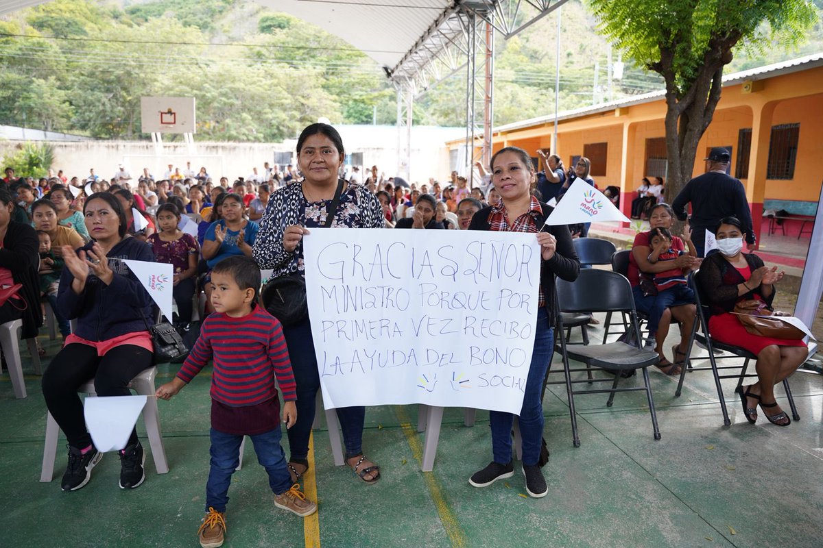 Midesgt's tweet image. 2/5

El #RSHGuate avanza en 55 municipios y sienta las bases para que la Iniciativa #ManoAManoGT llegue a 80 municipios más en 2026, priorizando zonas con mayor pobreza y vulnerabilidad. 📲