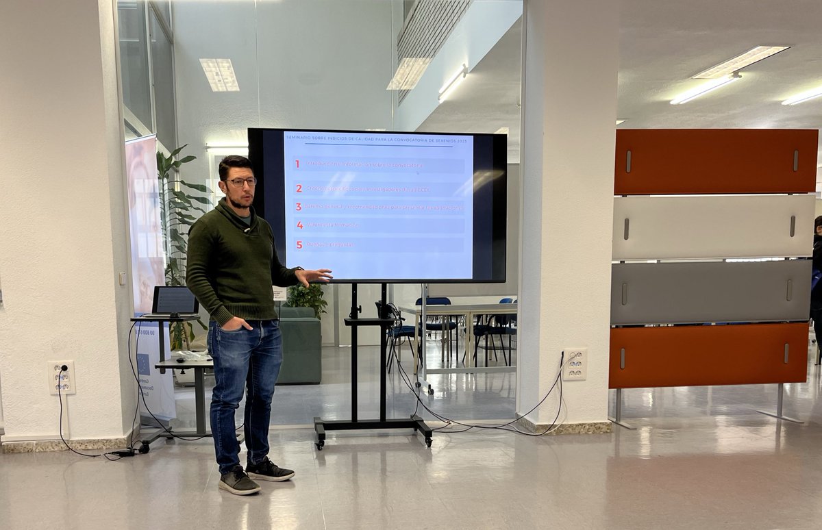 ☺️Como es habitual, hoy, nuestro querido compañero Felipe García (<a href="/UAM_Biblioteca/">UAM_Biblioteca</a>) ha brindado su asesoramiento a los/as investigadores/as de la Facultad sobre sexenios de investigación.

Un apoyo imprescindible que agradecemos a todo el personal de nuestra Biblioteca👏📚