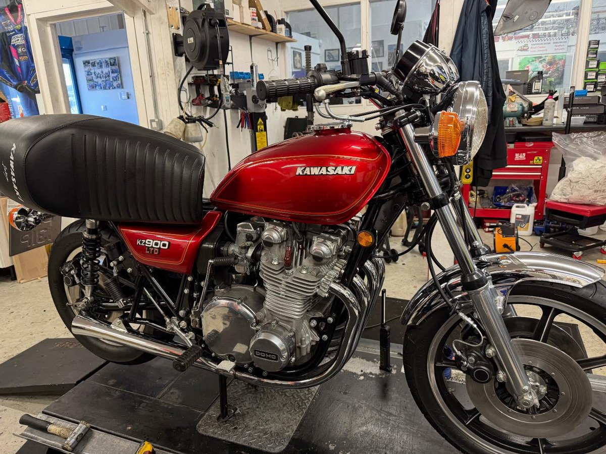 "There's no school like the old school" - Stunning <a href="/Kawasaki_News/">Kawasaki UK</a> KZ900 👌🧰