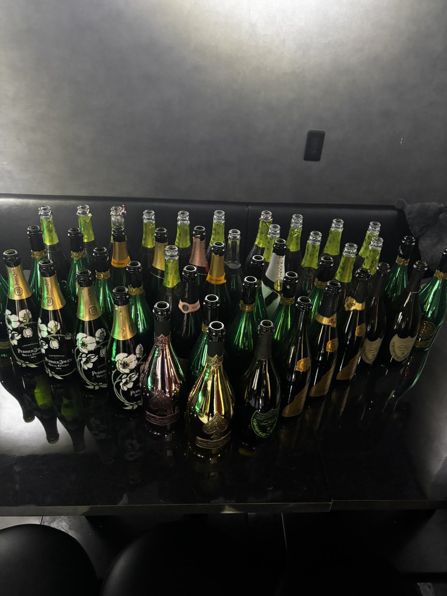 オープンお祝いありがとうございました。
テキーラの瓶もたくさん空きました。