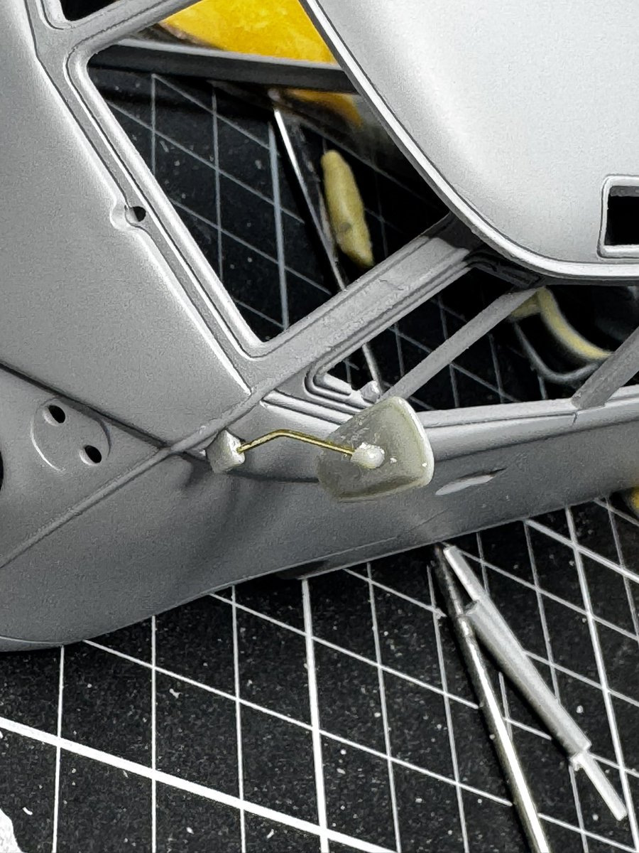 DB_modeler2nd's tweet image. #毎日模型生活2025
12/3
メッキが無事に剥がせたので今日はミラーの処理！
一部真鍮線に変えたらそれっぽくなった！！