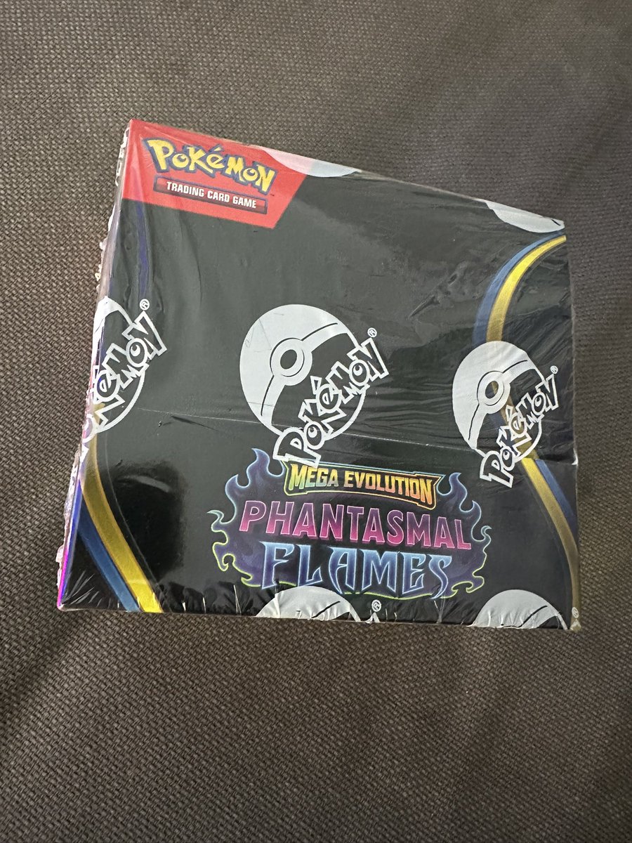 SkellysTCG's tweet photo. I’d like to give a huge thank you to the entire team over at @japan2uk for the fastest ever delivery of my prize! 🎁 

Received this awesome Phantasmal Flames Full Booster Box 🔥 

Now the big Q is, Rip or Hold? 👀 

#Pokemon https://t.co/KenkY6pGAu