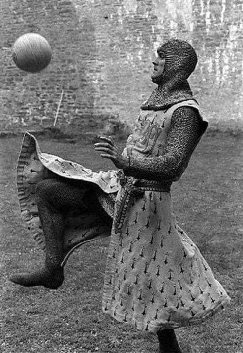 BobaFettANHSE's tweet photo. #montypythonandtheholygrail #filmmaking #behindthescenes🎬 https://t.co/IQAp1WcpUS