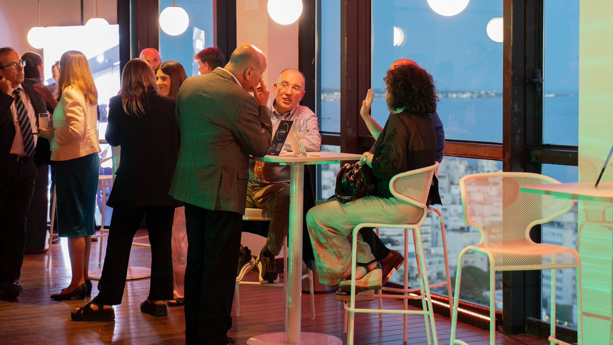 🥂 ¡Ayer celebramos el cierre de año junto a la Comunidad Alumni de Deloitte Uruguay! Un encuentro para reconectar, crear nuevas oportunidades y seguir fortaleciendo una red que permanece a lo largo del tiempo. ¡Gracias a todos los que nos acompañaron! #DeloitteUruguay