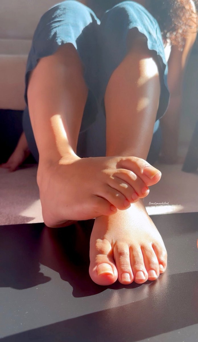 Getting a new pedi for my birthday tmr! Can you guess the color?🎨