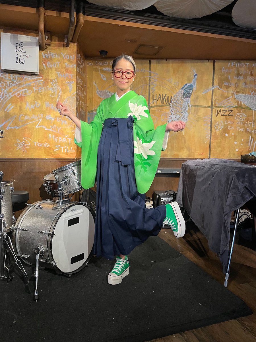 別に良いじゃん
ヒジャブに着物

私なんて袴にスニーカーだぞ