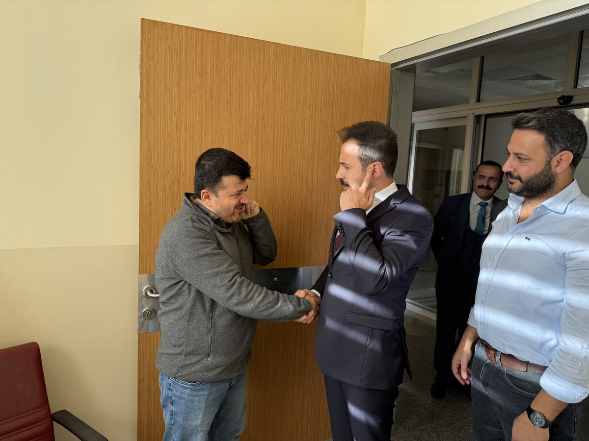 CicekdagiK's tweet photo. Kaymakamımız Sayın Durdu Yavuz ÖĞÜT, Dünya Engelliler Günü dolayısıyla ilçemiz kurumlarında görev yapan personellerimizi ziyaret ederek günlerini kutladı. Ardından ilçemizde ikamet eden Çiçek ailesinin değerli evladı Rıdvan Çiçek ile hanelerinde sohbet edip gününü tebrik etti. https://t.co/LkEedUtyY2