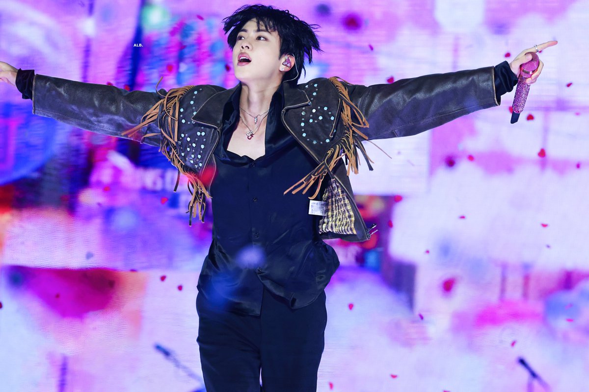 💜 석진아 생일 축하해 🤍

You are my world, the whole world 

#HAPPYJINDAY