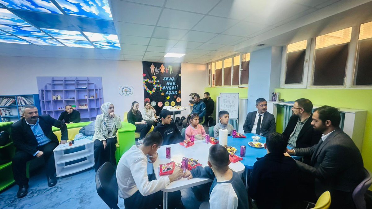 🚩İlçe Millî Eğitim Müdürümüz Sayın Osman Taşkın, İlçe Müftümüz Sayın Savaş Tokgöz 3 Aralık Dünya Engelliler Günü kapsamında Köprülü Mükerrem Akhanlı YBO’yu ziyaret ederek özel öğrencilerle bir araya geldi. 
<a href="/tcmeb/">Millî Eğitim Bakanlığı</a> <a href="/Yusuf__Tekin/">Yusuf Tekin</a> <a href="/Hakkari_MEM/">Hakkari İl Milli Eğitim Müdürlüğü</a> <a href="/nrtttin_ylmz/">Nurettin YILMAZ</a> <a href="/CukurcaKaymakam/">Çukurca Kaymakamlığı</a>