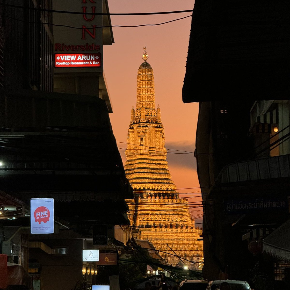 sfkkfs_'s tweet image. เชียร์ไปเดินเล่น/เดินกินแถวปากคลอง - ท่าเตียน 
ช่วงเย็นๆ - ค่ำๆมืดๆหน่อย = สวยมาก ชิลมาก 🌷🔆

- ซื้อดอกไม้ถ่ายรูปที่ปากคลอง 
- เดินถ่ายรูปตามกำแพง/วัด /วิวทั่วไป 
- เหนื่อยแวะกินเค้ก / ไอติม / ชูโร (A pink rabbit /  Before sunset /After Sunrise) 
- ถ่ายรูปตอนเย็นกับวิววัดอรุณ 
-…