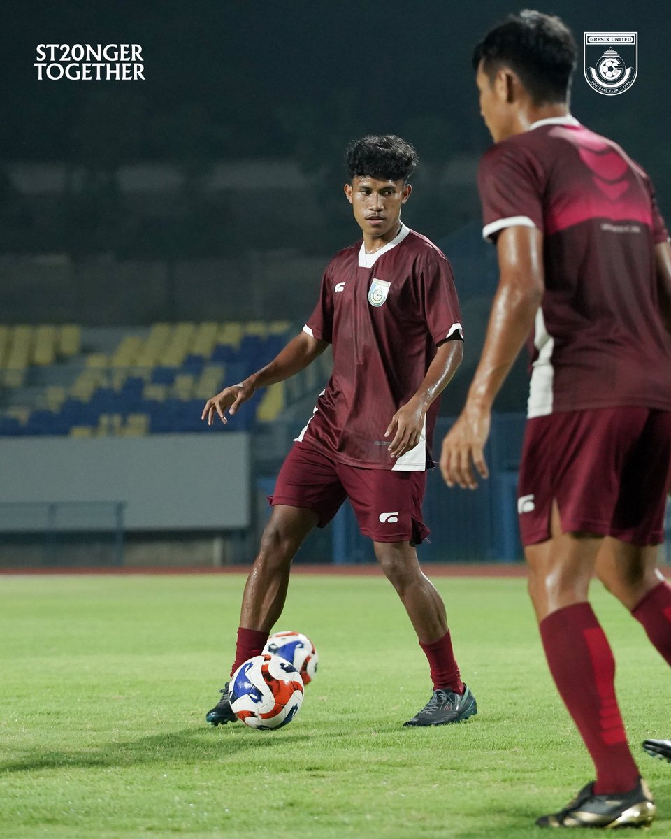 gresikutdFC's tweet image. Skuad Gresik United berlatih malam hari untuk membiasakan ritme jelang pertandingan terdekat. 🌛

#GresikUnited #LaskarJokoSamudro #ST20NGERTOGETHER #DailyTraining