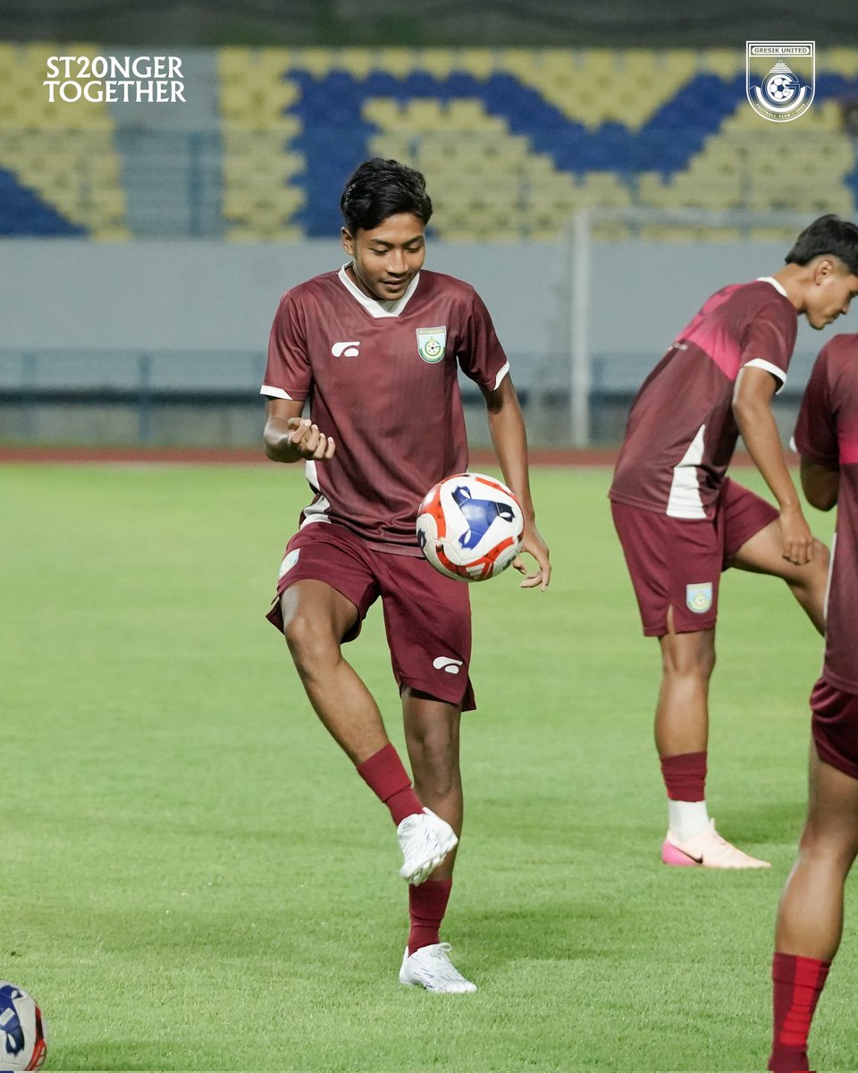 gresikutdFC's tweet image. Skuad Gresik United berlatih malam hari untuk membiasakan ritme jelang pertandingan terdekat. 🌛

#GresikUnited #LaskarJokoSamudro #ST20NGERTOGETHER #DailyTraining