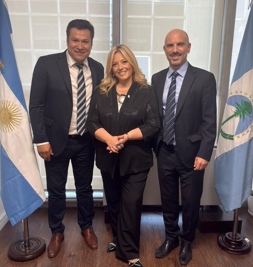 A punto de iniciar una gran etapa en defensa de #neuquen junto a <a href="/pepeousset/">Juan Luis Ousset</a> <a href="/OLlancafilo/">Osvaldo Llancafilo</a> <a href="/LaNeuquinidad/">La Neuquinidad</a> Compañeros de camino