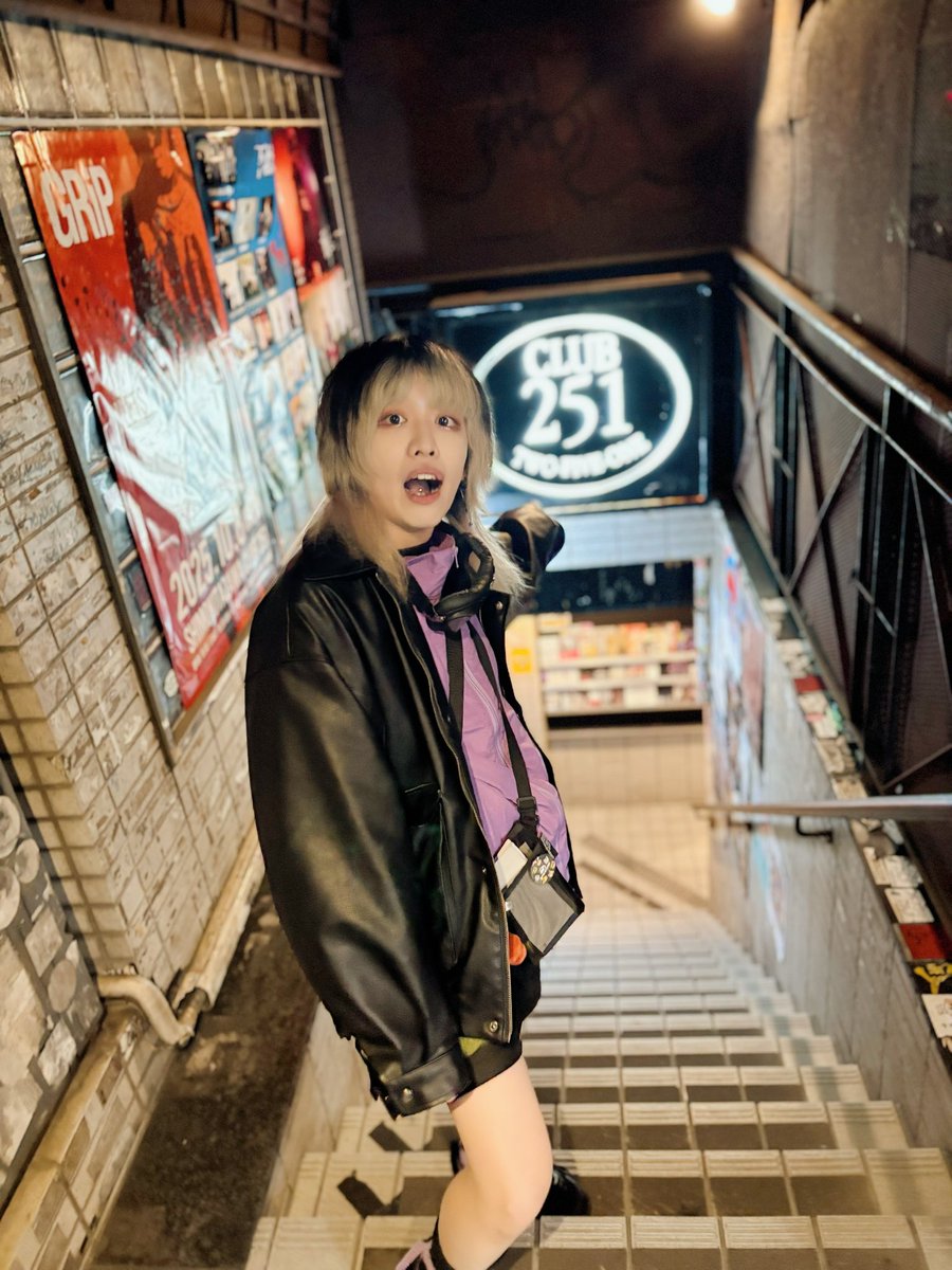 今日は下北沢club251で
SCライブしました！
来てくれたら人ありがと！！

新しい出会いがたくさんで
この縁がまた何処かで繋がると
いいなーって思ったよ☺️

そして、ワンマンの会場でもある251で
ライブしてきたよ！
10日後に迫ったワンマン…
絶対にいいものにしたい！
頑張るぞー！！！ｴｲｴｲｵｰ