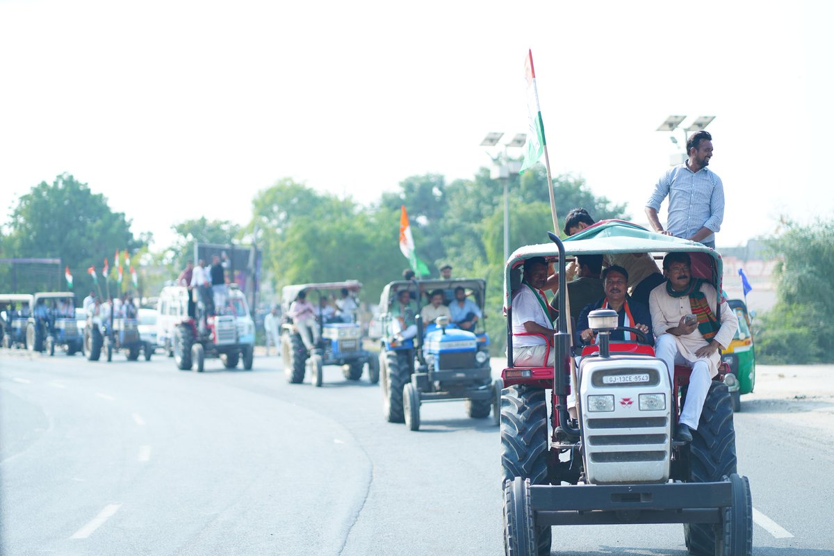 AmitChavdaINC's tweet image. &quot;जय किसान, जय गुजरात&quot; 
गुजरात के किसानों को न्याय दिलाने के संकल्प के साथ, आज जन आक्रोश यात्रा के पहले चरण के समापन दिवस पर आयोजित ट्रैक्टर रैली में उत्साहपूर्वक शामिल हुए।

@INCIndia @INCGujarat 
#JanAakroshyatra