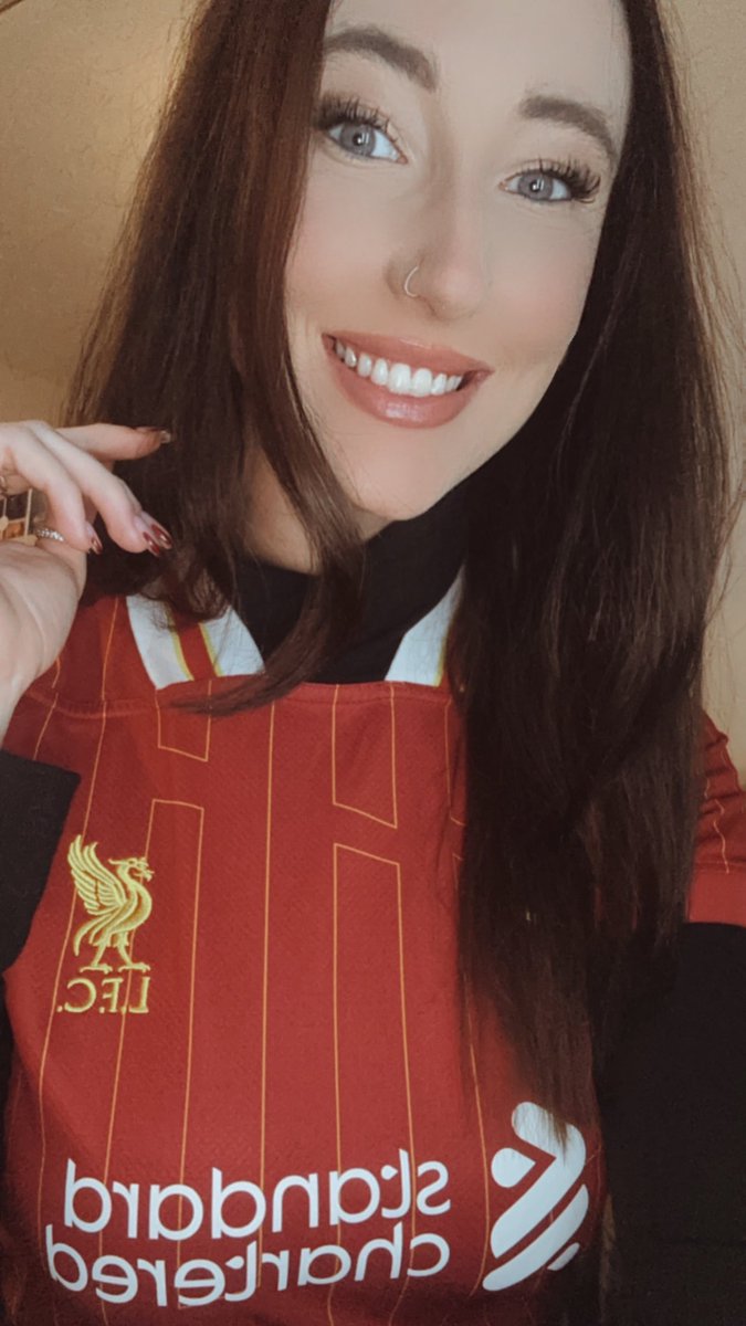 DarcyVictoriaWx's tweet photo. Next stop Anfield ❤️ #YNWA https://t.co/Jj9Xw9xNHS