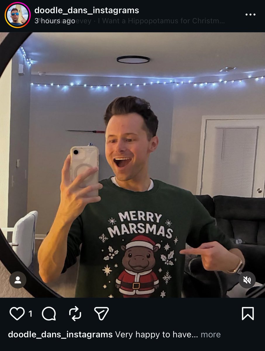 The Mars Christmas sweater is a HIT! 

Happy customer 👇🏼