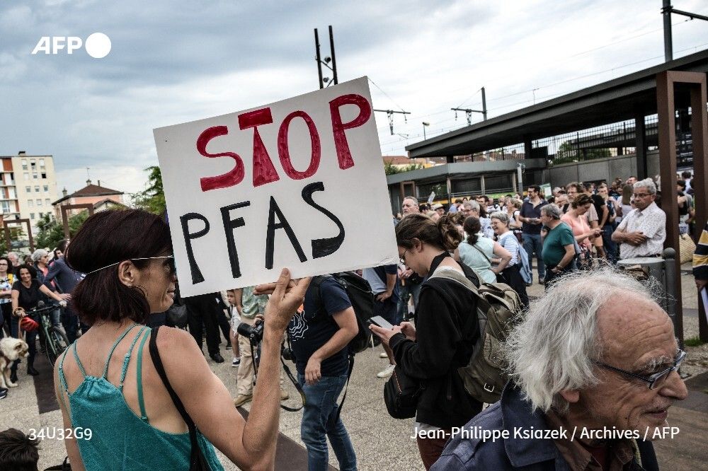 C'est la première fois que les services de l'État mesurent de manière aussi complète les niveaux d'acide trifluoroacétique (TFA) dans l'eau. Et les résultats confortent ceux, alarmants, déjà obtenus par des chercheurs ou des associations de défense de l'environnement, en France