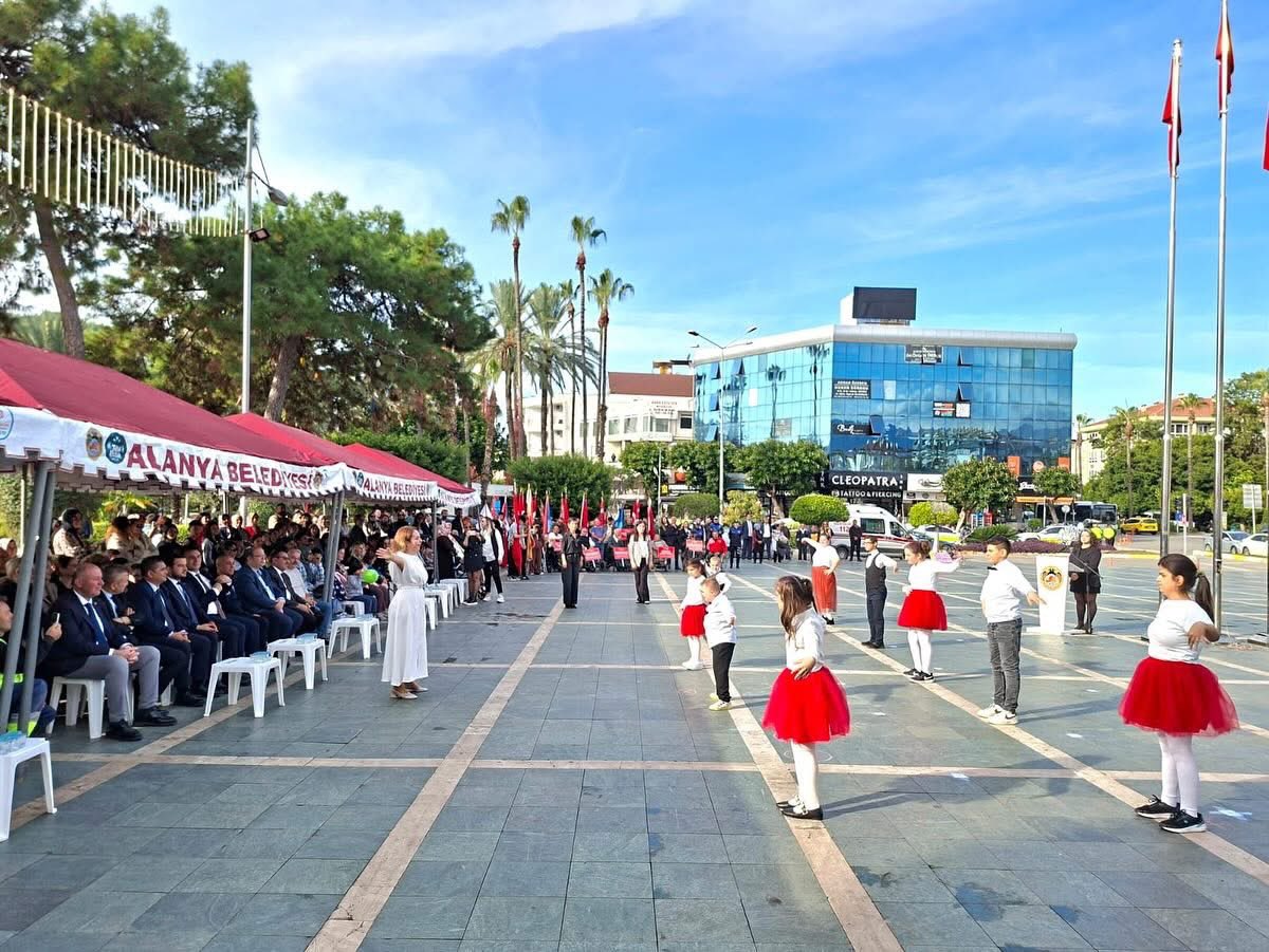 İYİ Parti Alanya İlçe Teşkilatı olarak,
3 Aralık Dünya Engelliler günü münasebetiyle yapılan etkinliklere katılım sağladık.
Unutmayalım
Engelleri kaldırmak bizim elimizde.
Yardımlaşma ve sevgi ile aşılamayacak hiçbir engel yoktur.
Hep birlikte aşacağımız engelsiz günler dileğiyle