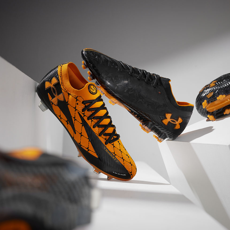 🔗 brnw.ch/21wY32o

Under Armour x Mansory ist wieder da. Die zweite Zusammenarbeit. Genauso cool. Genauso luxuriös. Der Shadow Elite 3, der Magnetico Elite 5 und die ganze Bekleidungskollektion sind jetzt bei Pro:Direct Soccer erhältlich.