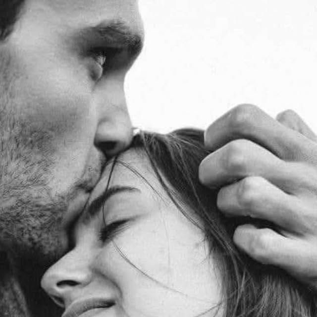 ......
و لبخند بعد از بوسه بود،خاطره ای که برای همیشه نگه خواهم داشت ....