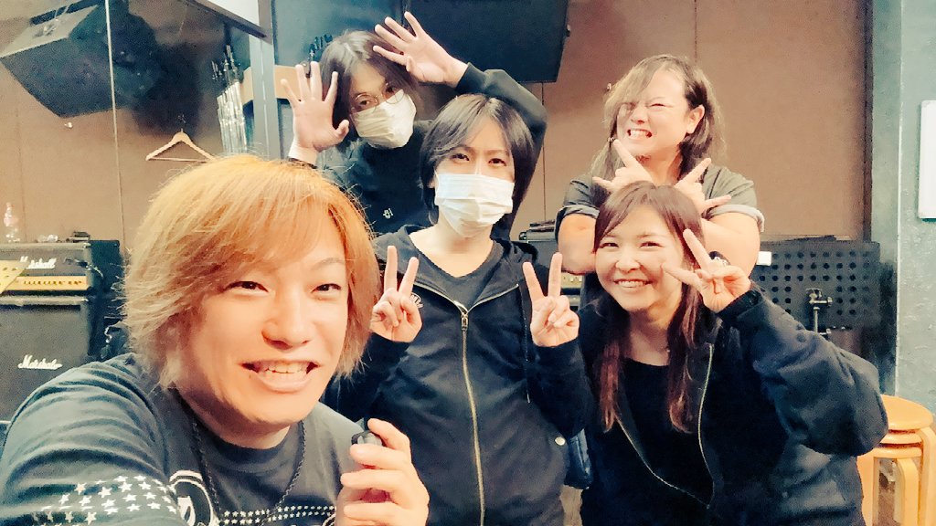 12/7に向けたユキSESSIONリハでした🎸🔥
やっぱり自分の原材料は９割がたHR/HMとアニソンなんだよなと実感できた充実のスタジオリハ✨💪🔥
12/ 7(日)赤羽ReNY alpha『クレフェスEXTRA-18』是非ともご来場くださいませー‼️(￣▽￣)ゞ

🔥来場チケ🎟️※e-plusのみ(整番順)
eplus.jp/sf/detail/4433…
