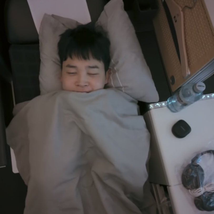 Iittlefairyjm's tweet image. he's just a little guy