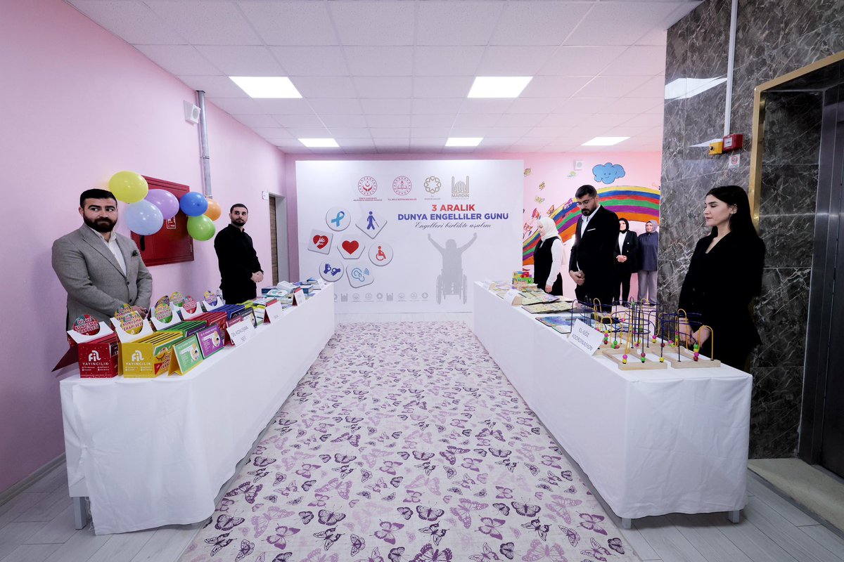 3 Aralık Dünya Engelliler Günü vesilesiyle; Valimiz Sn.Tuncay Akkoyun,  Kaymakamımız Sn.Muhammet Öztabak,  İl Müdürümüz Sn.Ali Eyyüpkoca, İlçe Millî Eğitim Müdürü Mehmet Emin Duyan ve Protokol üyeleriyle, Hülya Özer Özel Eğitim Anaokulunu ziyaret ettiler.