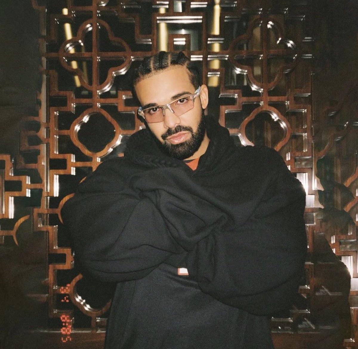 DrakeDirect's tweet photo. Drake was the most streamed rapper of November on Spotify with over 1.5 Billion streams. https://t.co/a4qkXzuHlg
