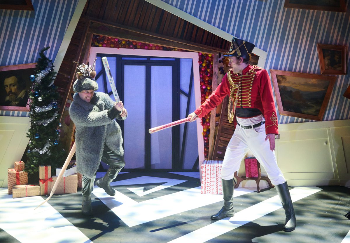 One Mouse. One Nutcracker. One Epic Duel.
Our stage is set, the lights are sparkling, and as you can see… the Nutcracker and the Mouse King are already warming up for a festive face-off.

🎟️creationtheatre.co.uk/show/nutcracke…
<a href="/TheNorthWall/">The North Wall</a> 29 Nov-3 Jan
📷Geraint Lewis

#Oxfordshire #Oxford
