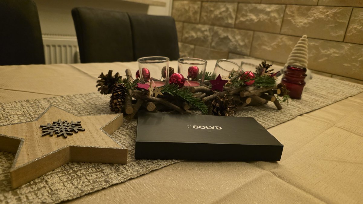 tamas_pavel's tweet photo. Today I found an amazing gift waiting for me in the mailbox.
Thanks @SOLYD_STORE @solflare
#solyd #solflare #Solana #seeker https://t.co/lU0GFAuGmM