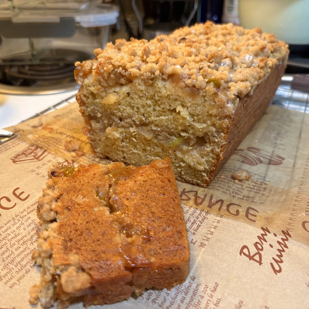 ohaiyokaiyo's tweet image. apple crumble loaf #k9kitchen