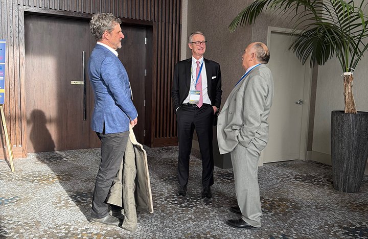 GregMcLeanYYC's tweet image. 3/3: I am also pictured with Billy&apos;s spouse Felecia, Chief Roy Jones (Pres of Aboriginal Equity Partners Inc.), Malcolm MacPherson (nat&apos;l chair of Indigenous practice at Clark Wilson) &amp;amp; Stephen Buffalo (Pres of Indian Resource Council).

#calgarycentre #yyc #pipelines #cdnpoli